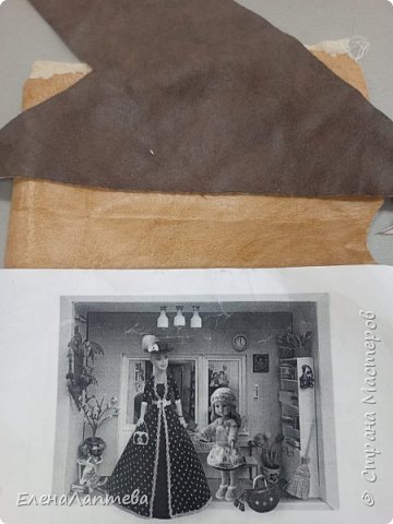 Нам нужен чемоданчик. Для него приготовили кусочки искусственной кожи- два оттенка. Для основы взяли деревянный брусок. (фото 11)
