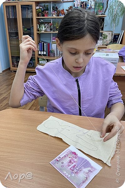 Выкроила детали и приступила к шитью. Шов назад иголка. (фото 3)