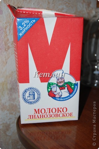 Может для кого я и не сделаю большого открытия,а кому то и пригодится)У каждого в доме переодически появляются пакеты такого плана из под молока сока и т.д....Из них можно сделать палитру которую не надо мыть)))Берем пакет, в данном случае из под молока,отрезаем верхушку и низушку) (фото 1)