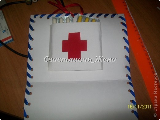 а вот так внутри, осталось только подписать и подарить :)), завязывается ленточками на бантики (фото 3)