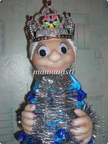 Снегурка из конфет (фото 2)