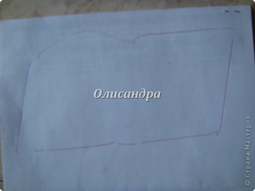 А пока, займемся донышком... 
Честно говоря, не люблю делать донышки...  Но "надо,значит ,надо"...   Обвела коробочку ... Как видите, форма получилась странная... (фото 18)