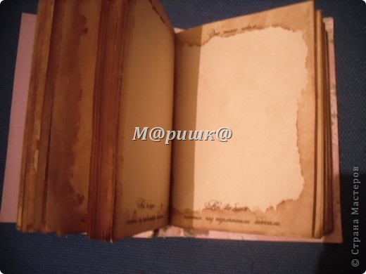 странички оформила надписями, листы тонировала кофе (фото 4)