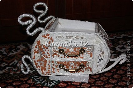 Само изделие все оклеивается салфеткой и выкладывается рисунок на передней панели,а потом все пустые места закладываем скорлупой яичной. (фото 44)