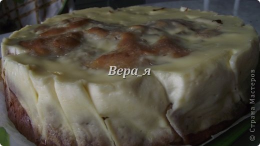 На вкус - объеденье..
Если бы сама не делала - ни за что бы не догадалась, что это ШАРЛОТКА.. (фото 21)