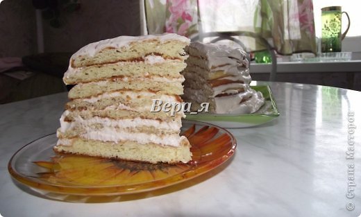 А этот кусочек Вам..
Угощайтесь!!! ЭТО ОЧЕНЬ ВКУСНО!!!
Торт получается нежный, пушистенький, ДЕЙСТВИТЕЛЬНО тающий во рту..
Попробуйте и Вы.. (фото 24)